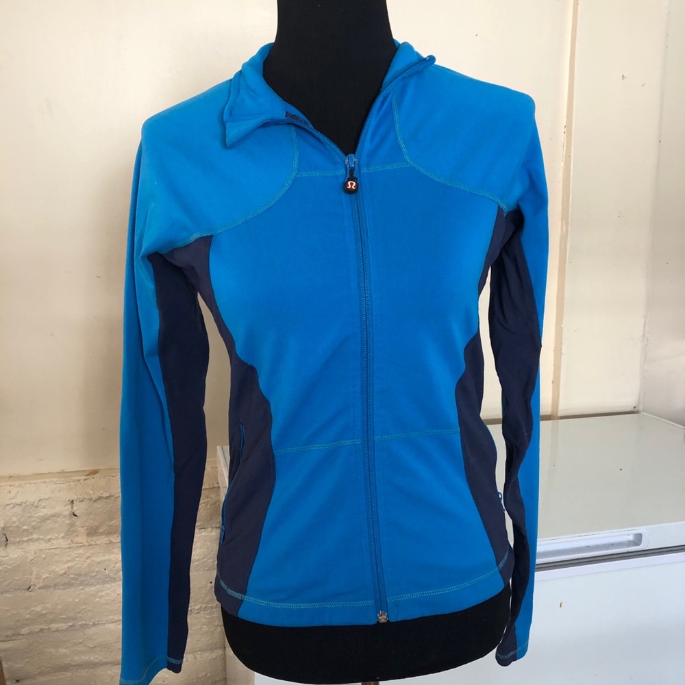 LULULEMON Jacket size 8 blue excellent condition